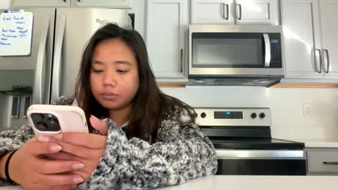Snapshot of lovellly_ chatting on 25, 1, 2025 Love online show from 25, 1, 2025