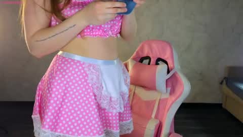 Snapshot of lovelly_molly chatting on 13, 4, 2026 Molly online show from 13, 4, 2026