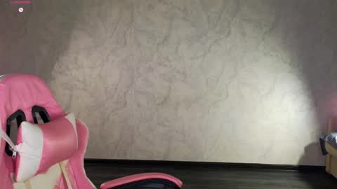 Snapshot of lovelly_molly chatting on 22, 4, 2026 Molly online show from 22, 4, 2026