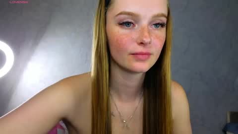 Snapshot of lovelly_molly chatting on 21, 5, 2026 Molly online show from 21, 5, 2026