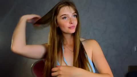 Snapshot of lovelly_molly chatting on 9, 7, 2026 Molly online show from 9, 7, 2026
