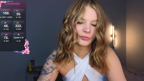 Snapshot of lovely_babyy chatting on 17, 12, 2024 Jenny online show from 17, 12, 2024