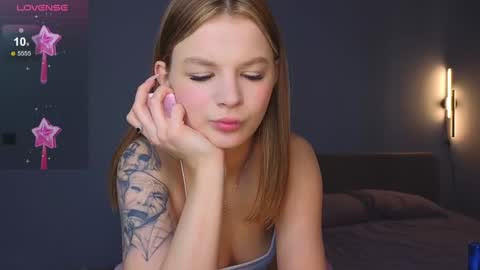 Snapshot of lovely_babyy chatting on 21, 12, 2024 Jenny online show from 21, 12, 2024