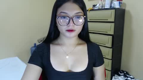 Lovely Laura online show from 12, 12, 2024