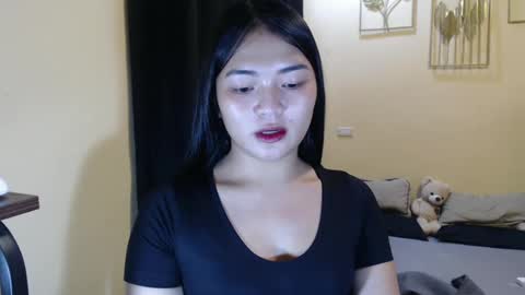 Lovely Laura online show from 2, 3, 2025