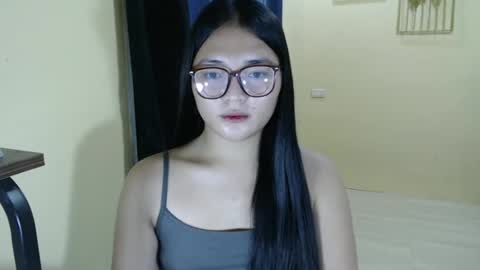 Lovely Laura online show from 12, 3, 2025