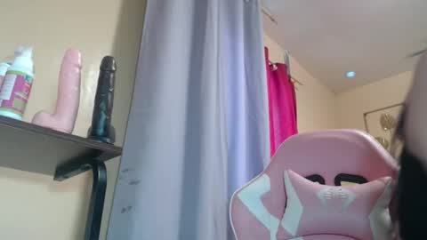 Lovely Laura online show from 15, 9, 2025