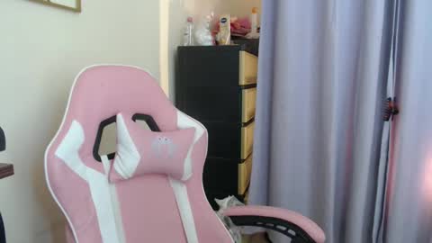 Lovely Laura online show from 20, 10, 2025