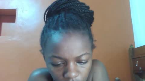 Snapshot of lovely_yvonne chatting on 7, 10, 2025 Lovely yvonne online show from 7, 10, 2025