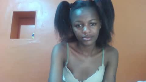 Snapshot of lovely_yvonne chatting on 22, 10, 2025 Lovely yvonne online show from 22, 10, 2025