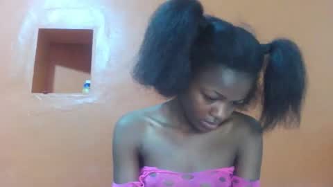 Snapshot of lovely_yvonne chatting on 25, 10, 2025 Lovely yvonne online show from 25, 10, 2025