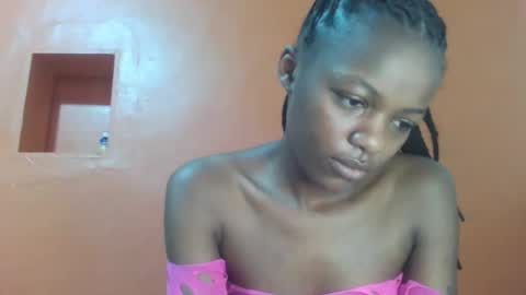 Snapshot of lovely_yvonne chatting on 8, 11, 2025 Lovely yvonne online show from 8, 11, 2025