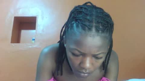 Snapshot of lovely_yvonne chatting on 11, 11, 2025 Lovely yvonne online show from 11, 11, 2025