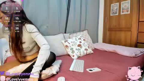 Snapshot of lovelyemma__ chatting on 9, 10, 2025   online show from 9, 10, 2025