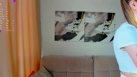 Snapshot of lovelygracee chatting on 20, 10, 2025 lovelygracee online show from 20, 10, 2025