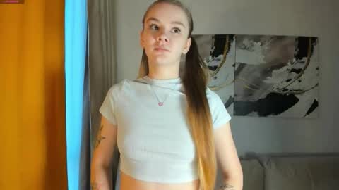 Snapshot of lovelygracee chatting on 22, 10, 2025 lovelygracee online show from 22, 10, 2025