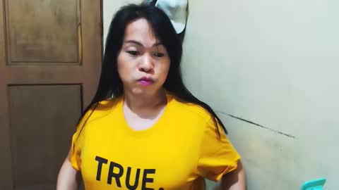 Snapshot of lovelykimts32 chatting on 23, 9, 2025 lovelykimts32 online show from 23, 9, 2025