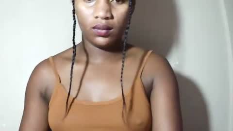lovelylarra online show from 2, 5, 2026