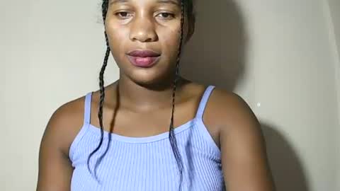 lovelylarra online show from 3, 5, 2026