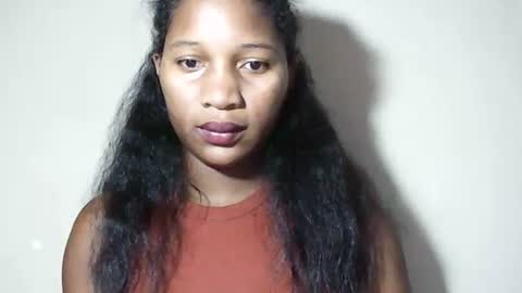 lovelylarra online show from 9, 5, 2026