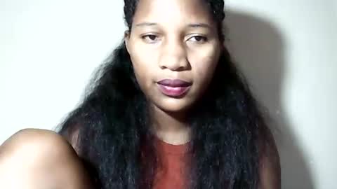 lovelylarra online show from 10, 5, 2026