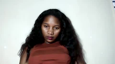 lovelylarra online show from 20, 5, 2026