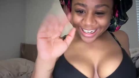 Snapshot of lovelymayaaa chatting on 2, 1, 2025 lovelymayaaa online show from 2, 1, 2025