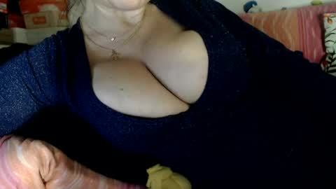 Snapshot of lovelywoman22 chatting on 16, 2, 2025 lovelywoman22 online show from 16, 2, 2025