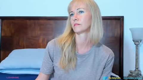 Snapshot of lovense_mature chatting on 7, 1, 2025 Christine online show from 7, 1, 2025