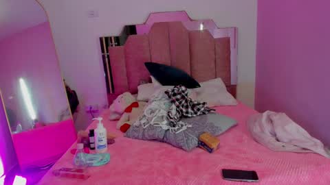 L O V E  online show from 5, 3, 2025