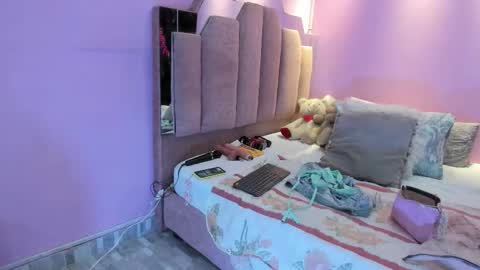 Snapshot of lovequeen02 chatting on 8, 1, 2026 L O V E online show from 8, 1, 2026