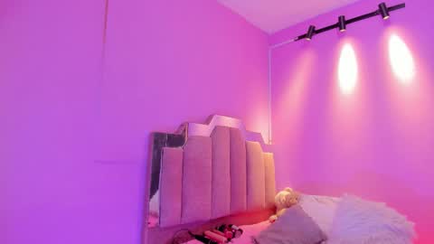 Snapshot of lovequeen02 chatting on 9, 1, 2026 L O V E online show from 9, 1, 2026