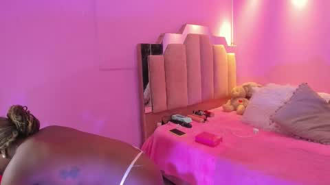 Snapshot of lovequeen02 chatting on 11, 1, 2026 L O V E online show from 11, 1, 2026