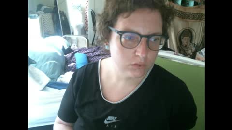 Snapshot of loverbee2727 chatting on 28, 5, 2026 loverbee2727 online show from 28, 5, 2026