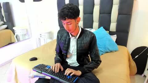 loverisu online show from 25, 2, 2025