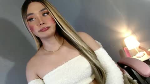 Snapshot of lovers_moon22 chatting on 2, 12, 2024 lovers moon22 online show from 2, 12, 2024