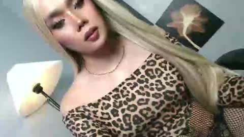 lovers moon22 online show from 19, 4, 2026