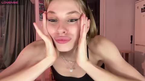 lovesstation online show from 2, 3, 2025