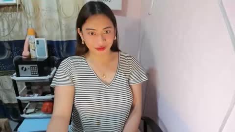 Snapshot of loveyoureign06 chatting on 16, 10, 2025 Ryn online show from 16, 10, 2025