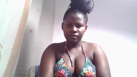 Snapshot of lovie_paula chatting on 28, 9, 2025 lovie_paula online show from 28, 9, 2025