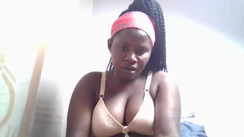 Snapshot of lovie_paula chatting on 14, 10, 2025 lovie_paula online show from 14, 10, 2025