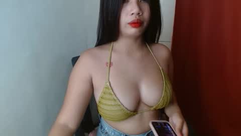Snapshot of loving_ellah19 chatting on 2, 10, 2025 loving_ellah19 online show from 2, 10, 2025