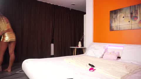 Snapshot of lovingblondie chatting on 22, 11, 2025 Nora online show from 22, 11, 2025