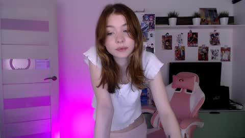 Snapshot of lower_angel chatting on 27, 12, 2024 Loly online show from 27, 12, 2024