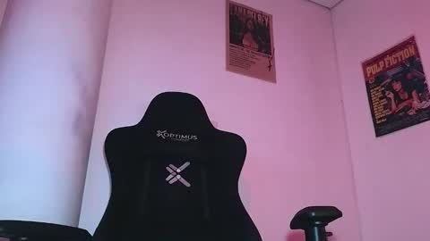 Snapshot of luan_goon chatting on 16, 12, 2025 online show from 16, 12, 2025