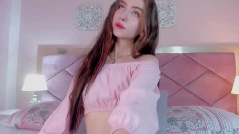 Snapshot of luanastonne chatting on 26, 10, 2025 LuanaStonne online show from 26, 10, 2025