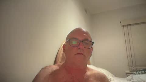 Snapshot of lucas10004 chatting on 5, 1, 2025 lucas10004 online show from 5, 1, 2025