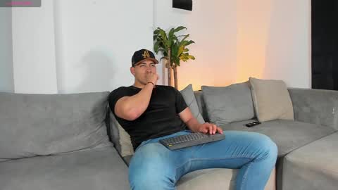 Snapshot of lucasanto_ chatting on 4, 12, 2024 LUCA SANTOS online show from 4, 12, 2024