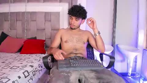 lucasthomson_ online show from 12, 7, 2026