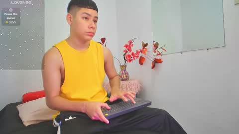 Snapshot of lucastorrez01 chatting on 30, 11, 2025 LUCAS TORREZ online show from 30, 11, 2025
